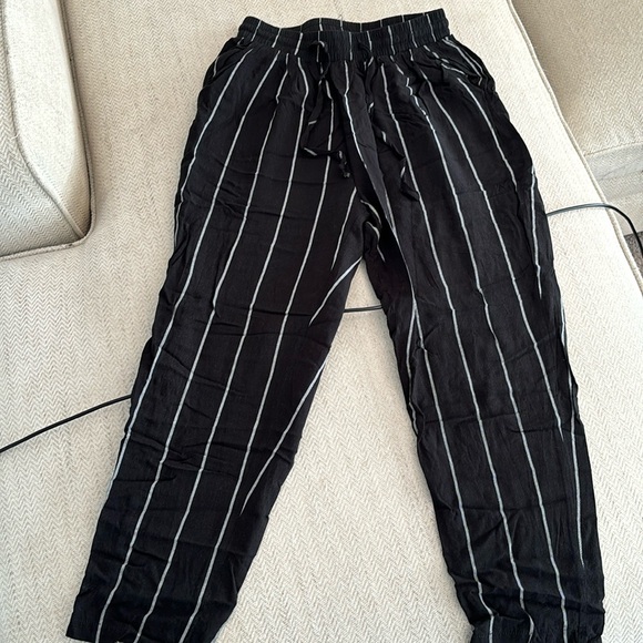 Pretty Little Thing Cropped Black Striped Pants - Picture 2 of 5